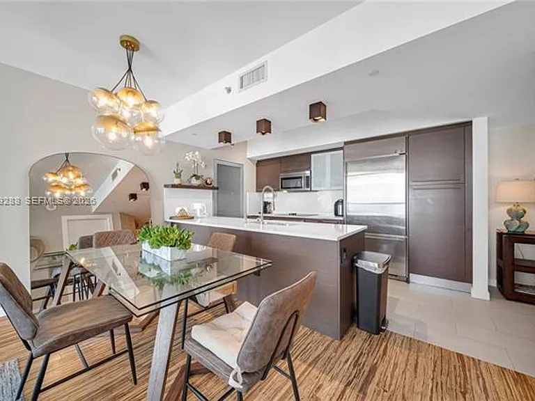 55 SE 6th St #1803 — Photo 8