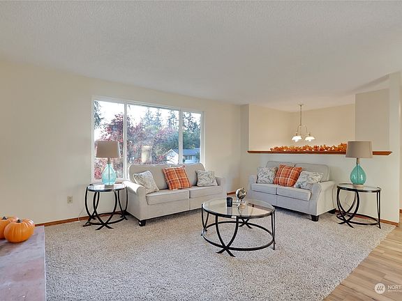 4th image of 15517 10th Avenue Ct E