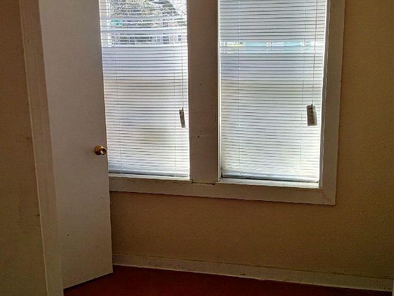 4th image of 2949 Thomas St