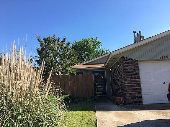 2nd image of 2418 Bonnybrook St