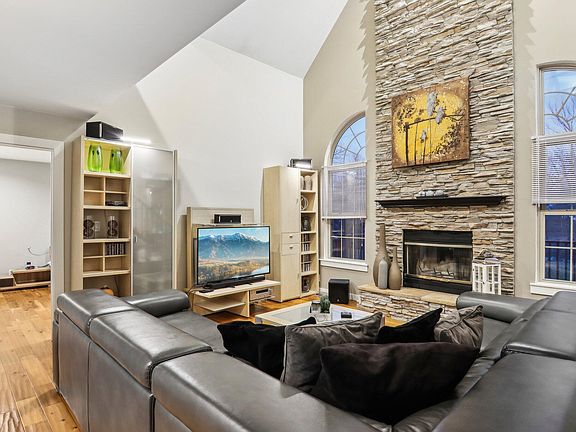 4th image of 930 Fernwood Dr
