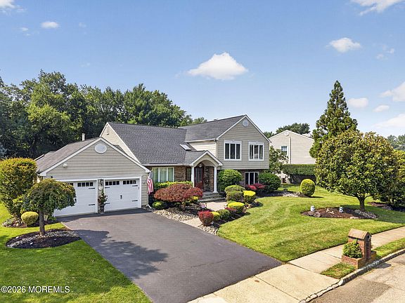 3rd image of 60 Cannonade Drive W