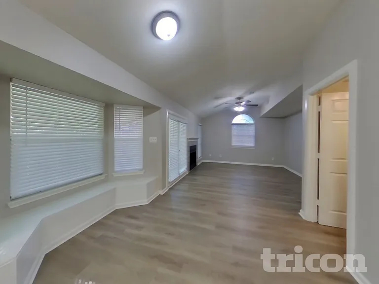 419 Windhurst Dr — Photo 5