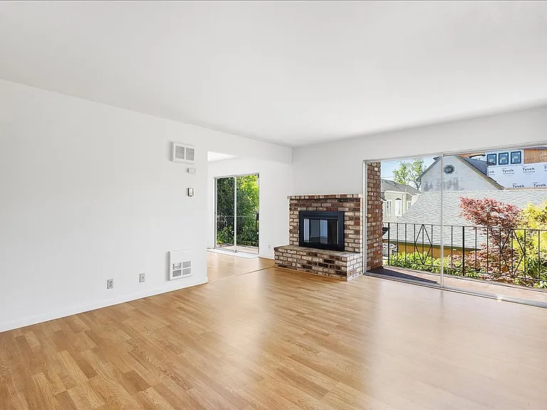 2118 Alameda Ave — Photo 1