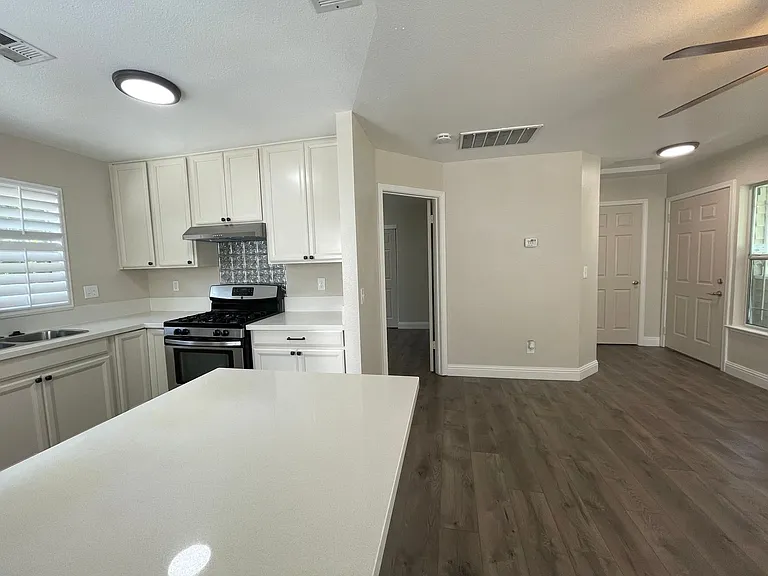1824 T St #D — Photo 2