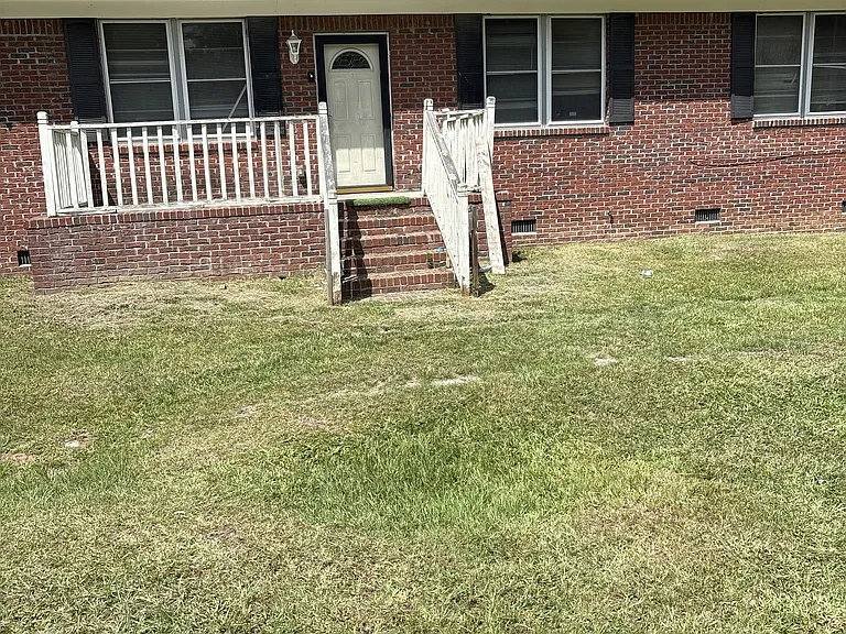 157 Hadley St SE — Photo 1