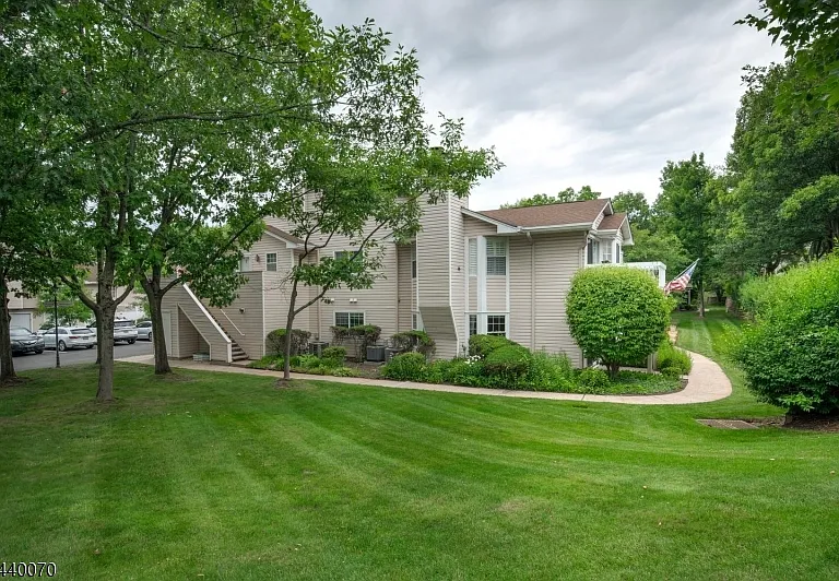 78 Wendover Ct — Photo 1