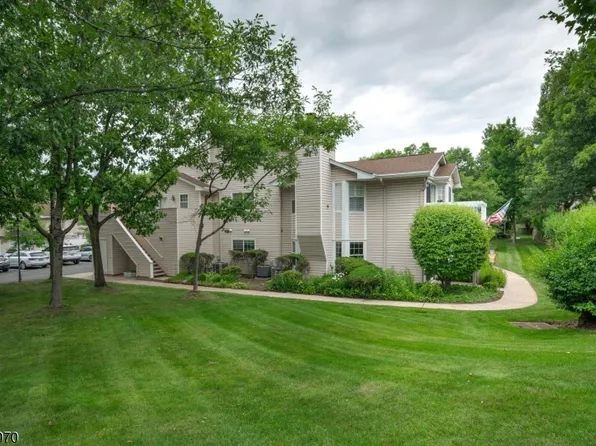 78 Wendover Ct, Bedminster, NJ 07921