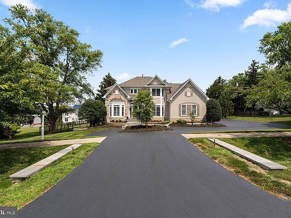 2nd image of 13501 Cavanaugh Dr