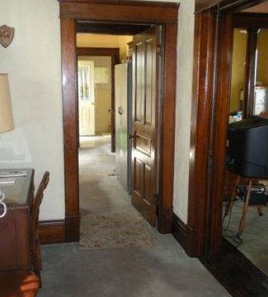 501 Washington entry