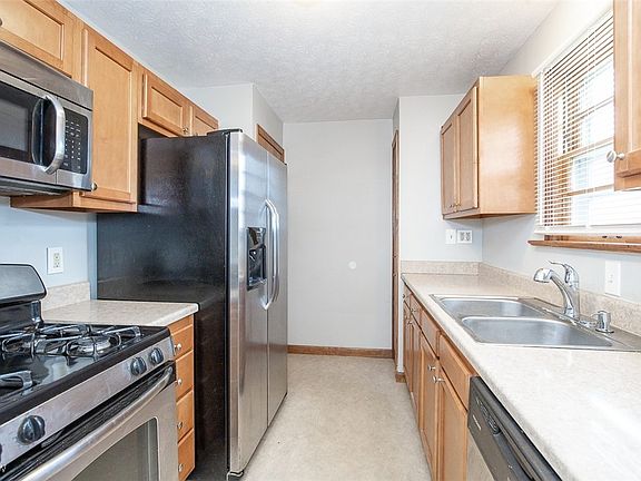 3rd image of 28525 Lake Shore Blvd