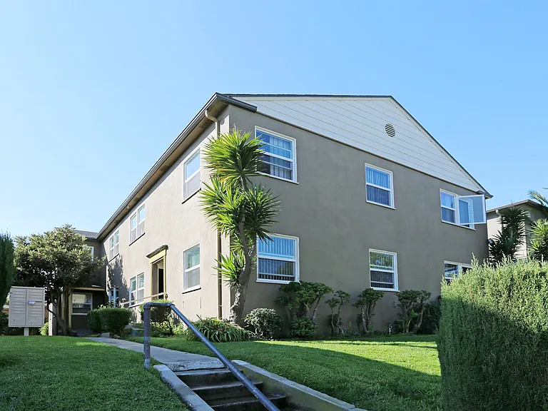Crenshaw Terrace — Photo 9