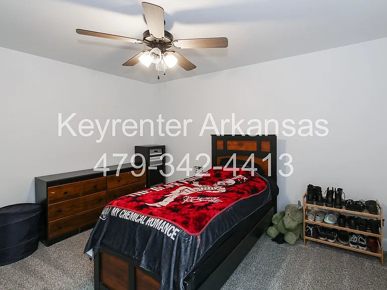 1605 Emma St — Photo 17