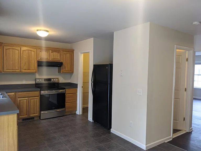 225 Crown Ct — Photo 11