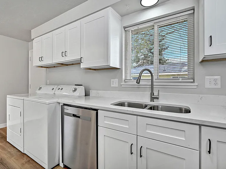 1566 S Euclid Ave — Photo 9