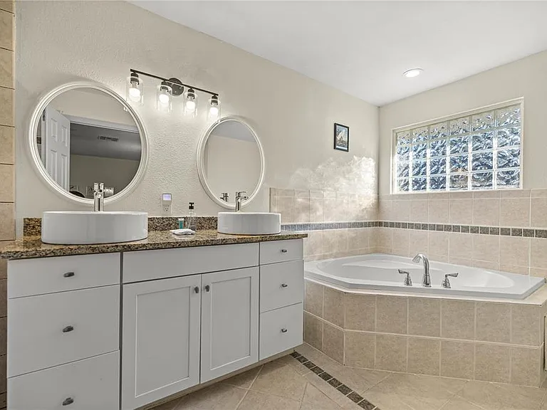 1408 NE 42nd Ave — Photo 30