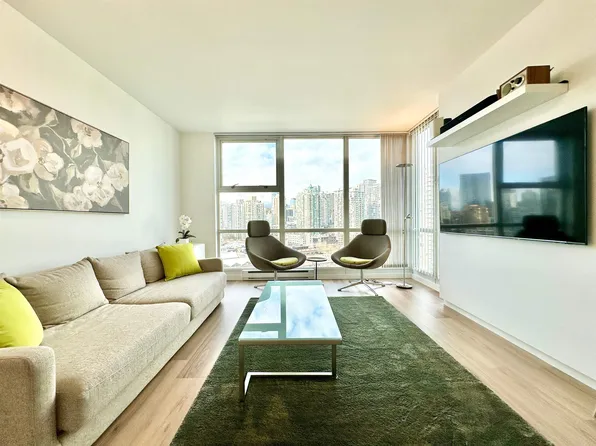 193 Aquarius Mews #2105, Vancouver, BC V6Z 2Z2