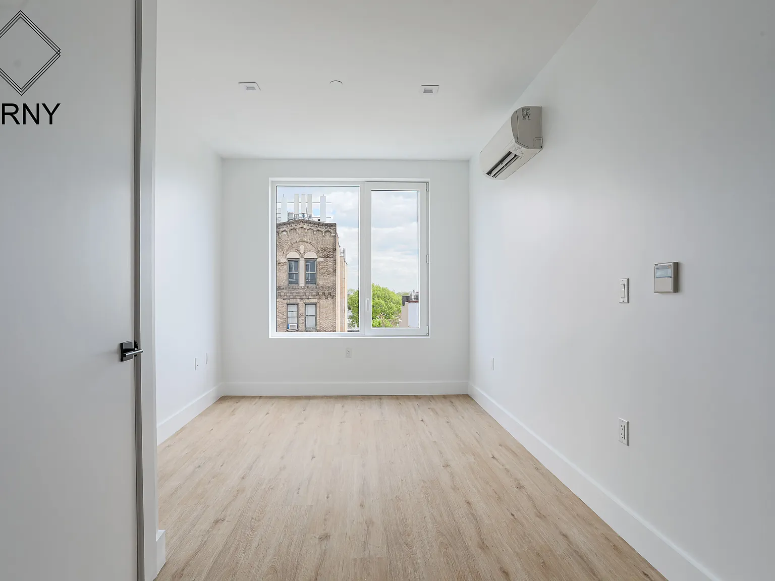 2512 Bedford Ave — Photo 3