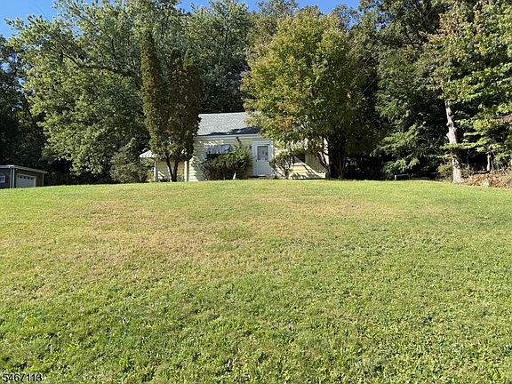 3rd image of 304 Goffle Rd