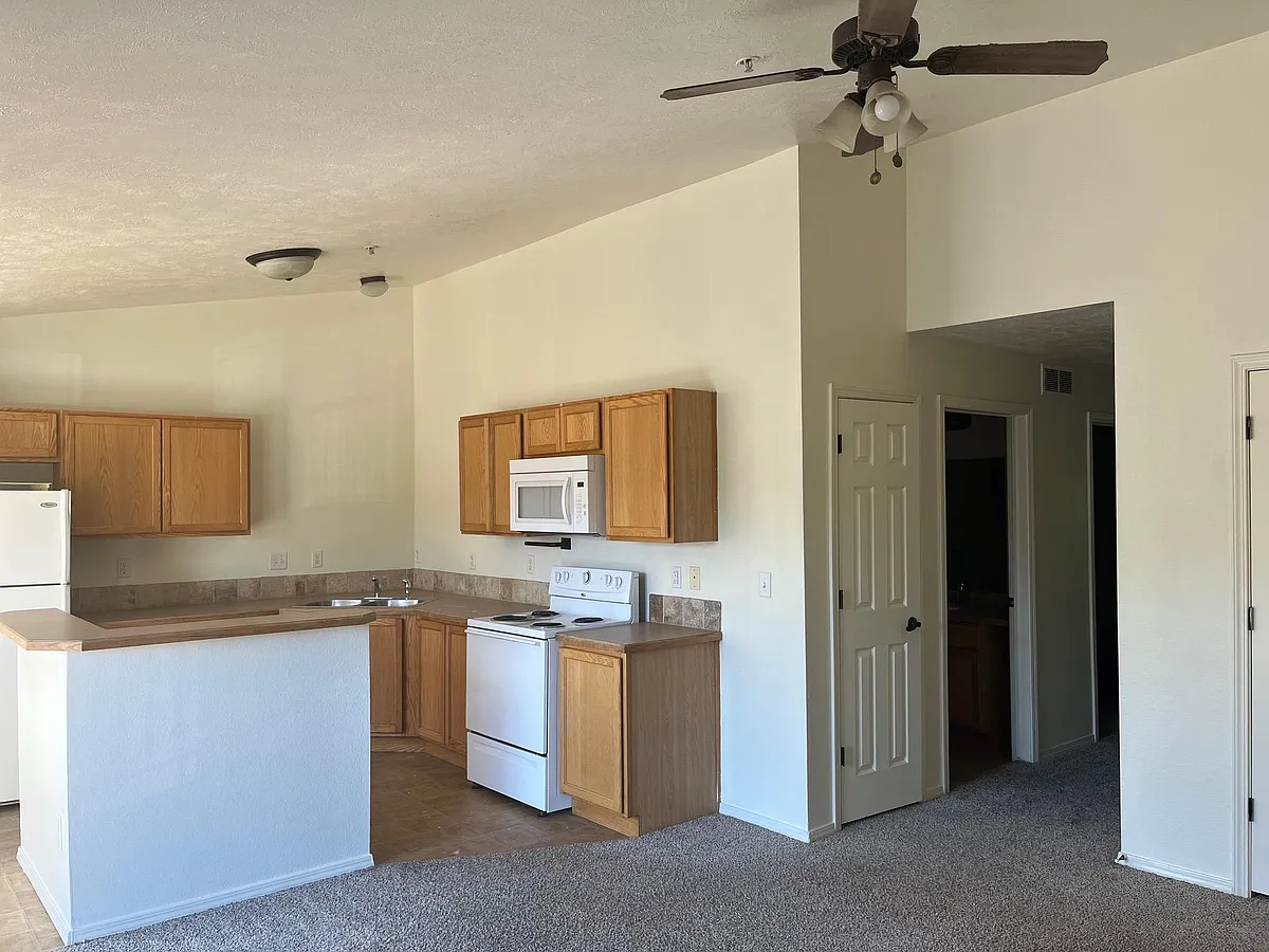 Building Photo - 9184 W Brogan Dr #202