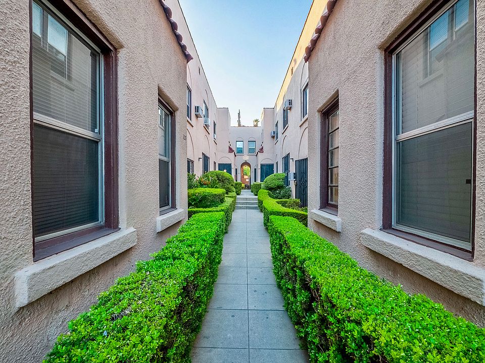 1st image of 211 N Berendo St Unit 1/4