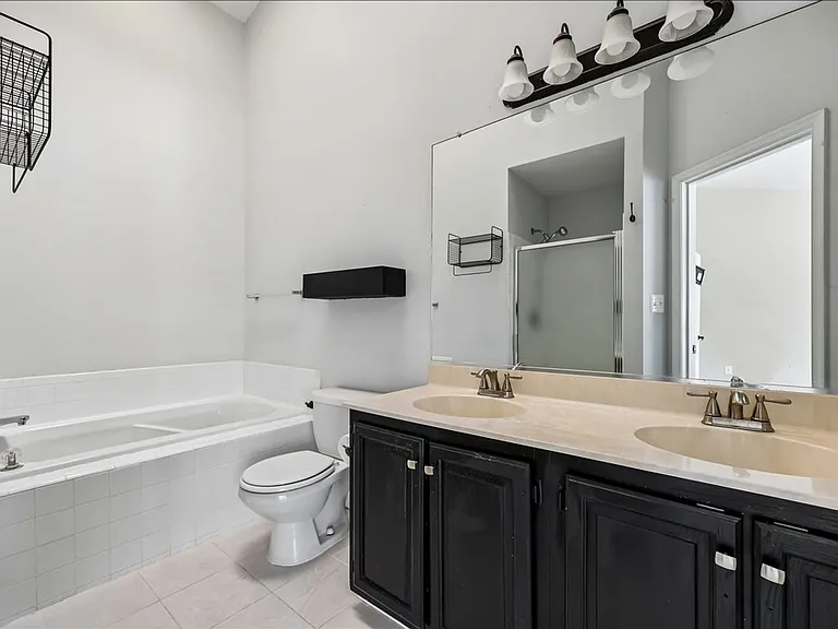 6630 Commodore Ct — Photo 18