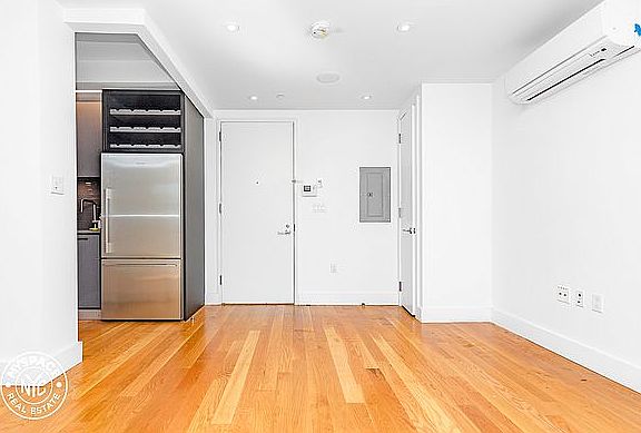 5th image of 1040 Dean St APT 403