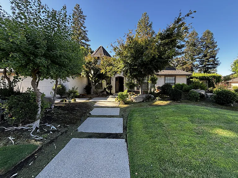 961 E Richmond Ave — Photo 1