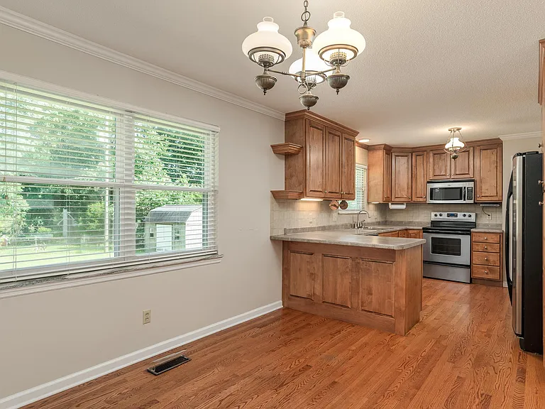 3512 Valley Trl — Photo 3