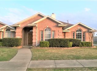 2106 Oak Meadow Cir, Garland, TX 75040