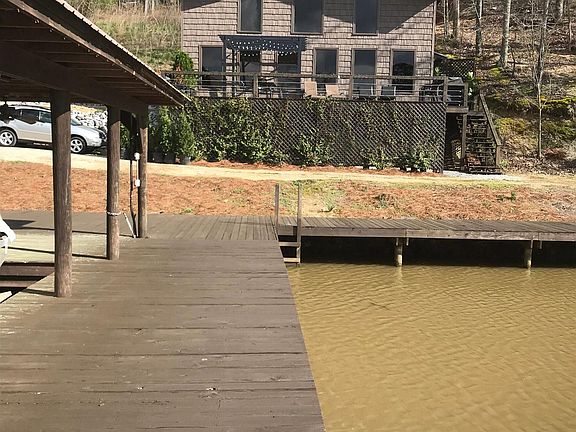 5th image of 450 Maverick Dr