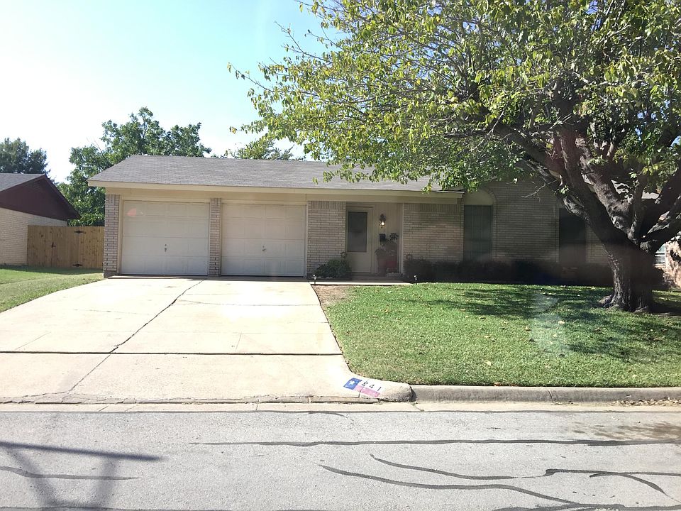 1st image of 241 NE Craig St