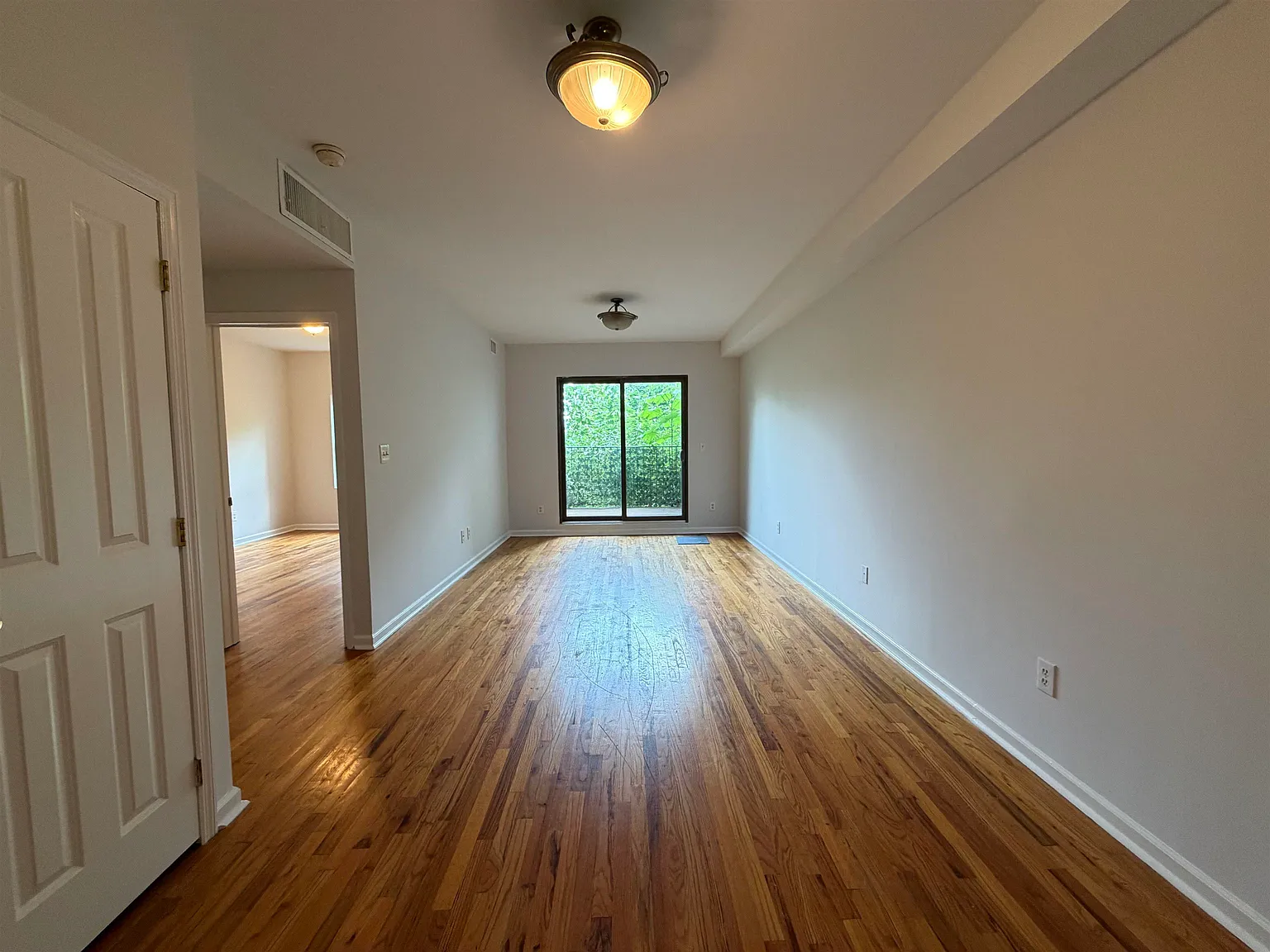 1 bed, 1.0 bath, $1,950 — Photo 2