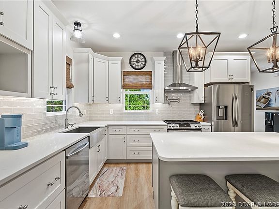 2nd image of 705 Cambridge Dr