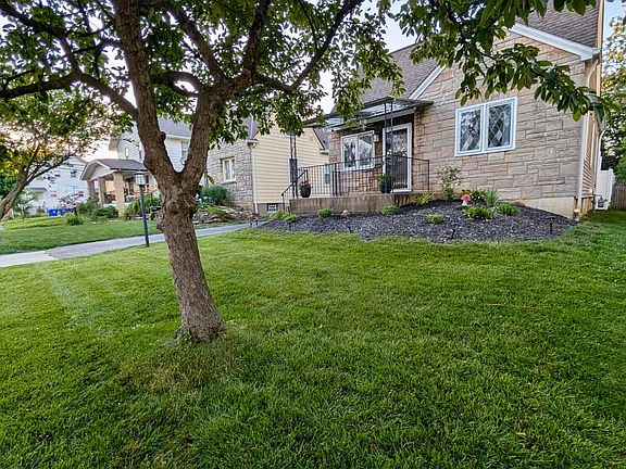 3rd image of 454 Crestview Rd