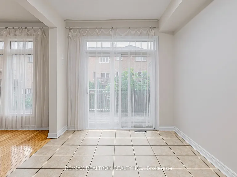 142 Mistywood Cres W — Photo 17