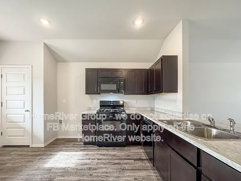 9613 Laredo Ln — Photo 4