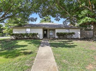 801 NW James Cir, Burleson, TX 76028