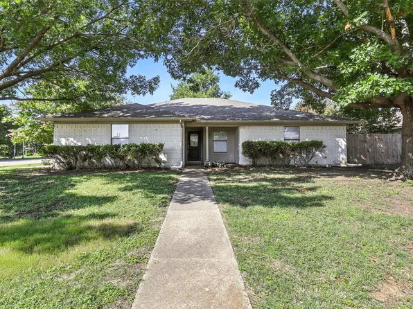 801 NW James Cir, Burleson, TX 76028