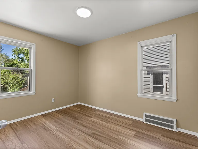 22312 Madison St — Photo 9