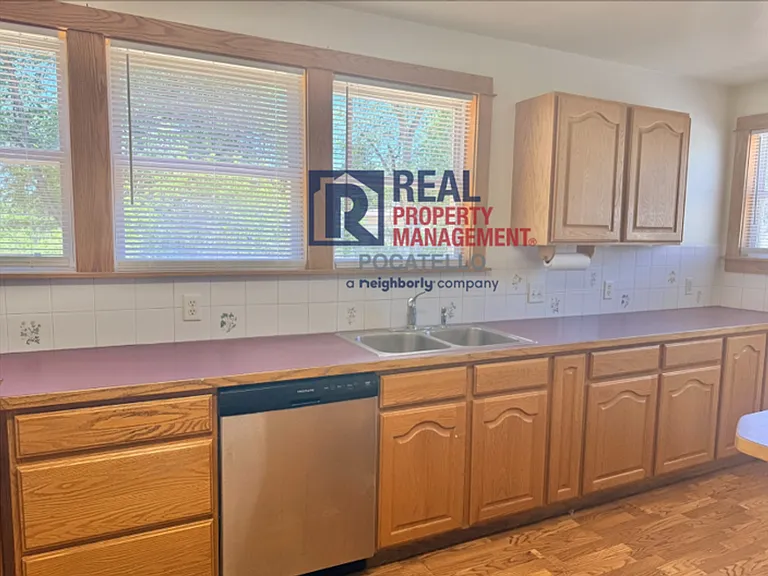 631 N Johnson Ave — Photo 7
