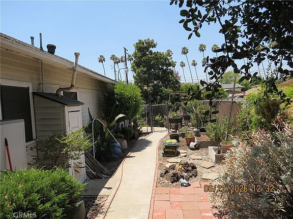 2nd image of 1005 N Alameda Ave