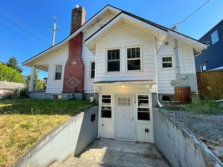 210 N Failing St — Photo 1