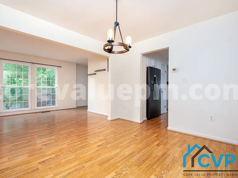 1321 Treasure Dr — Photo 7