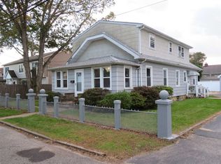 273 S 4th St, Lindenhurst, NY 11757