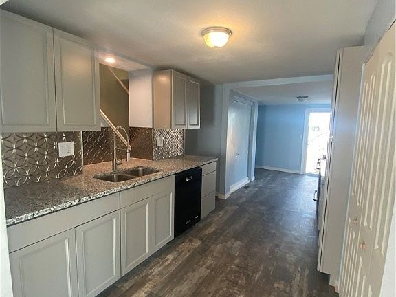 5th image of 629 Earl Ave