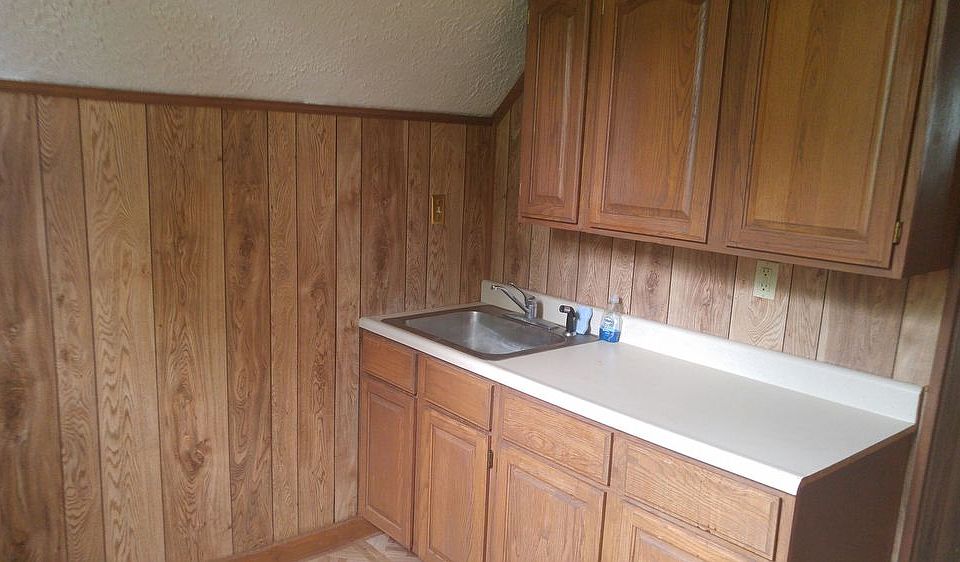 2nd image of 855 W 29th St
