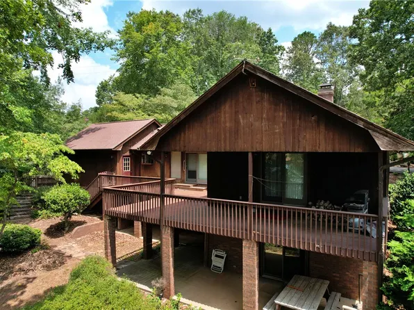 11051 Lake Ridge Ln, Seneca, SC 29672