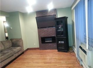 913 Cricket Ln, Woodbridge, NJ 07095
