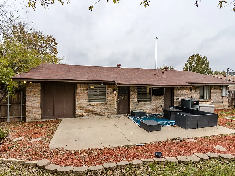 2517 Rosewood Dr — Photo 32